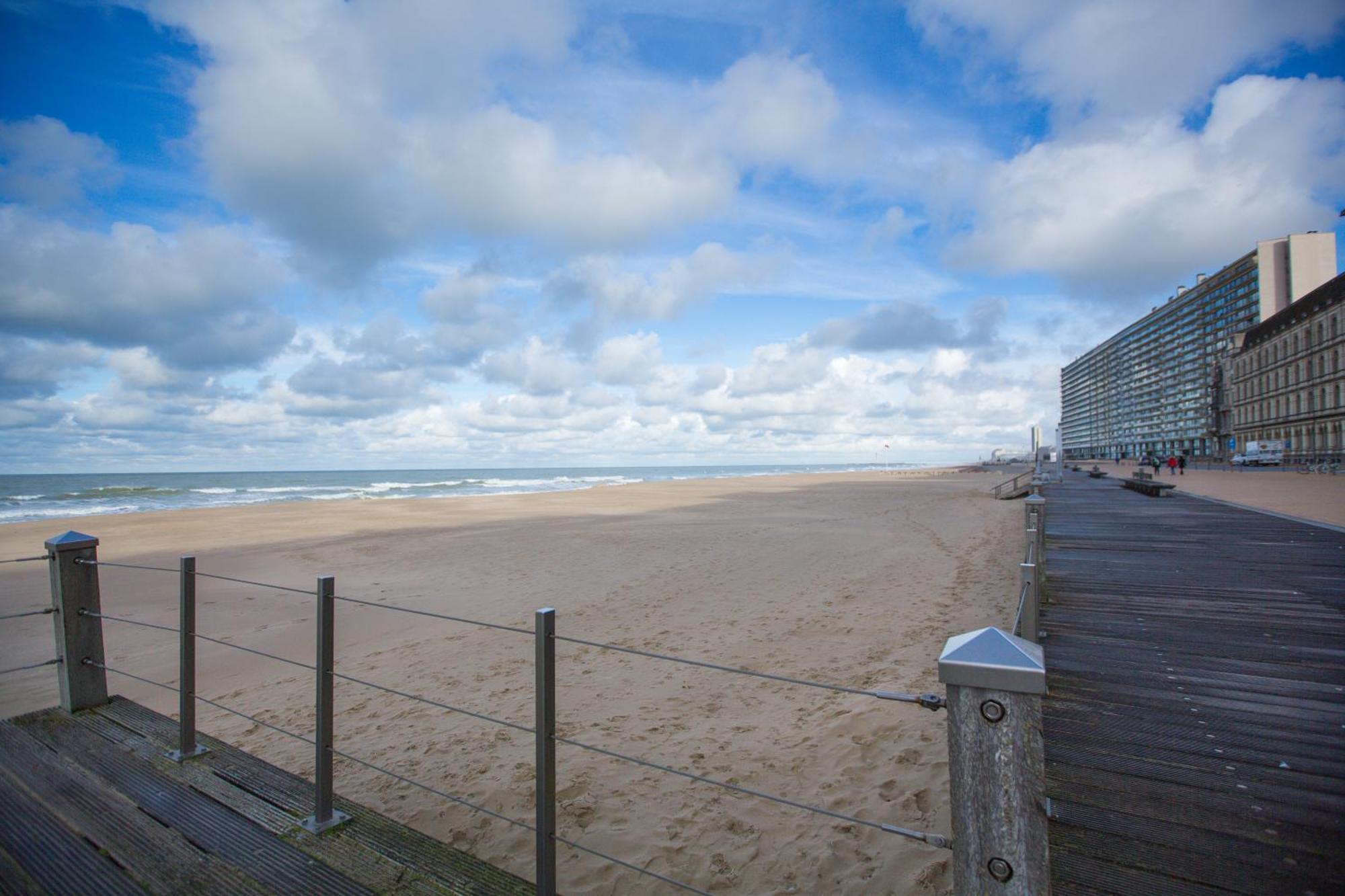 Bright Apartment With Sea View Oostende Dış mekan fotoğraf