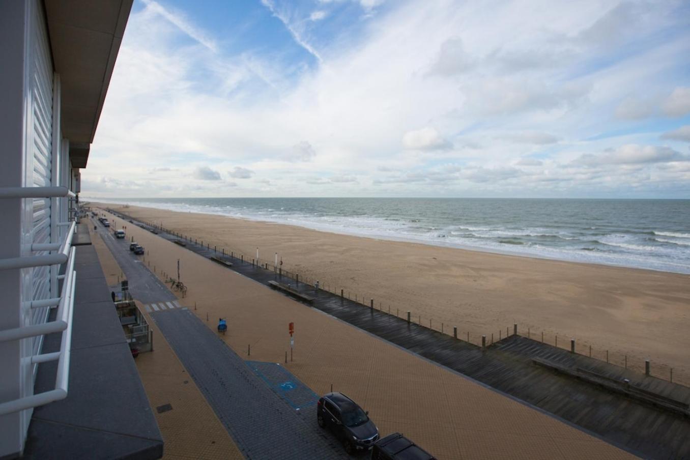 Bright Apartment With Sea View Oostende Dış mekan fotoğraf