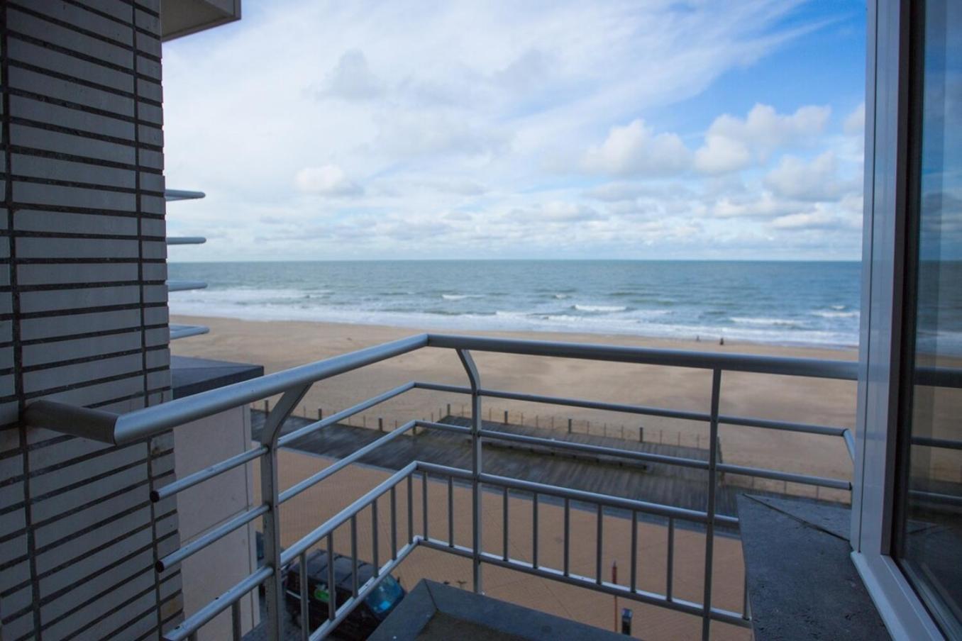 Bright Apartment With Sea View Oostende Dış mekan fotoğraf