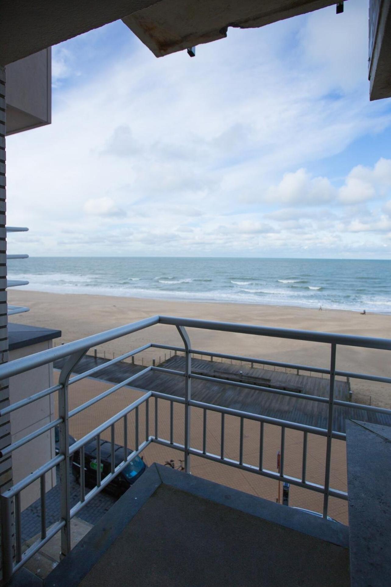 Bright Apartment With Sea View Oostende Dış mekan fotoğraf